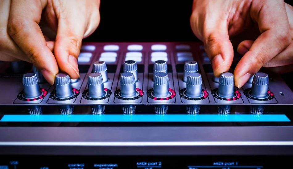 Audio Interfaces and Mixing Boards for Podcast / ساخت پادکست