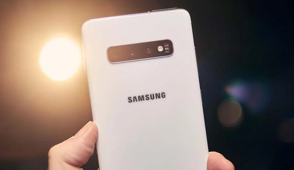 Samsung أو Apple / Galaxy S10 Plus / samsung-galaxy-s10-plus-camera