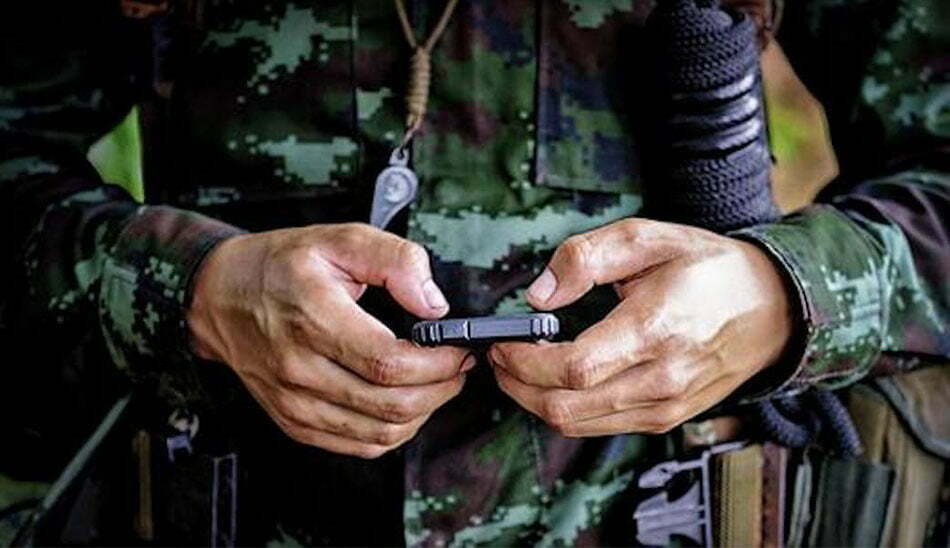 سربازان آمریکایی در مناطق حساس از استفاده از دستبندهای سلامتی منع می‌شوند
