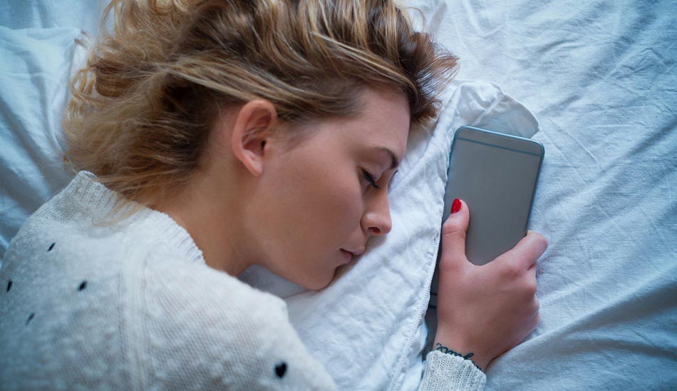 sleeping-with-phone / خوابیدن با موبایل