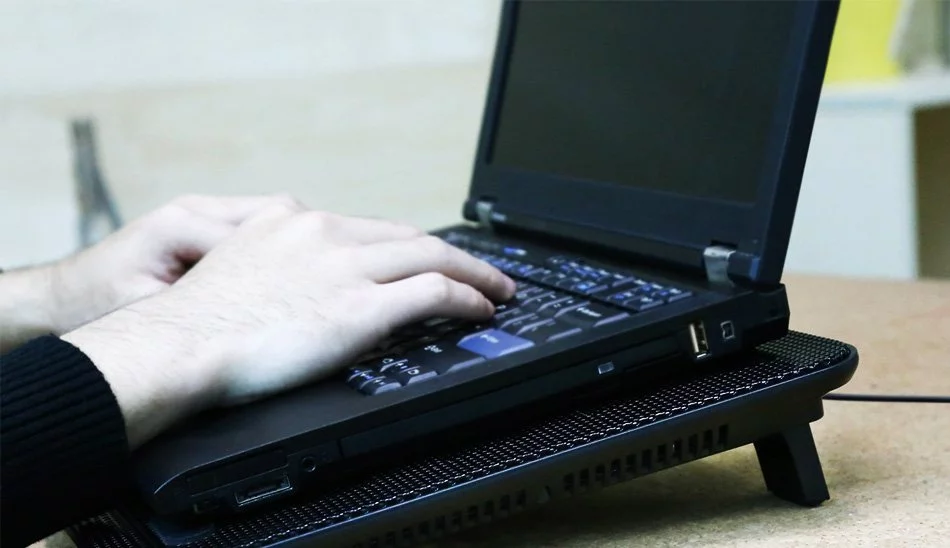 laptop coolingp-ad/ بهترین خنک کننده لپ تاپ/ بهترین فن لپ تاپ/ بهترین مارک پایه خنک کننده لپ تاپ/ بهترین مارک فن خنک کننده لپ تاپ/ best cooling pad for laptop