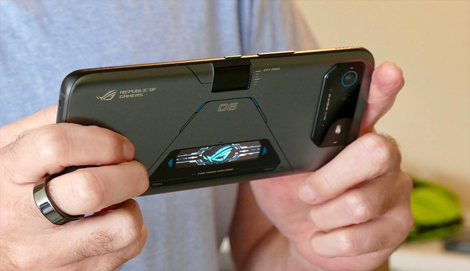 3. گوشی Asus ROG Phone 6D Ultimate بهترین گوشی میان رده برای بازی وارزون موبایل