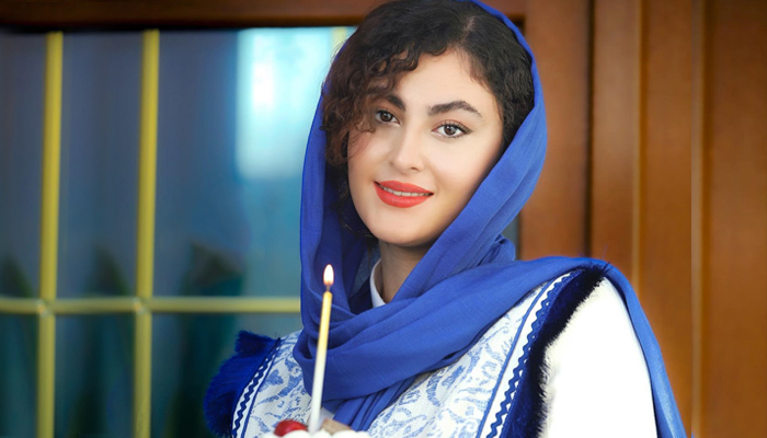 بیوگرافی مریم مومن