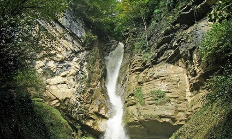 آبشار تریشوم از بهترین جاهای دیدنی ماسوله 