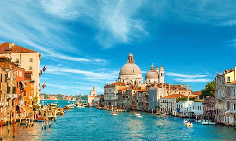 ونیز از معروفترین شهرهای روی آب جهان