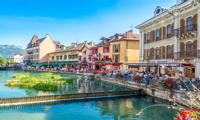 شهر آنسی در فرانسه از شهرهای روی آب جهان