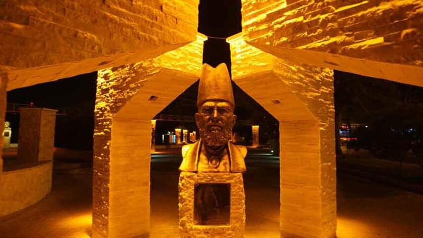 گذر هنرمندان از جاهای دیدنی کیش در شب
